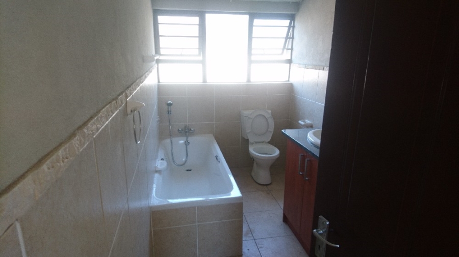 To Let 3 Bedroom Property for Rent in Hillside Free State